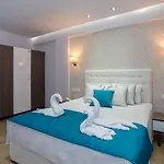 Oda ve Kahvaltı Patiras Deluxe 4*