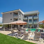 Patiras Deluxe Oda ve Kahvaltı 4*
