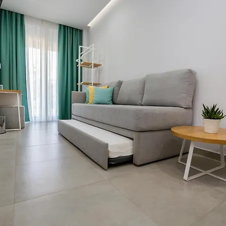 Patiras Deluxe يميناريا